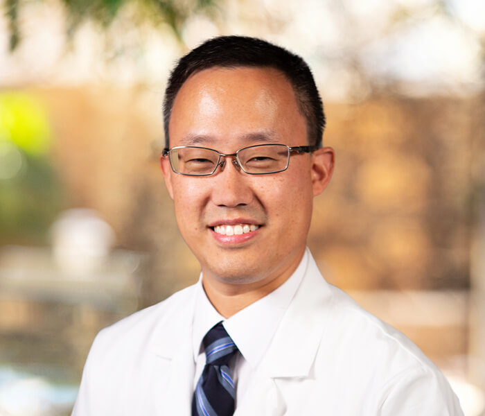 Cyrus Moon, MD, FACS Headshot